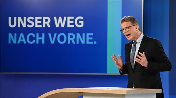 Deutsche Bank überrascht mit Rekordgewinn im Sommer Konzernchef Sewing will die Rendite deutlich steigern. (Archivbild)