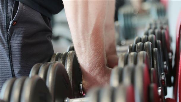 Körper als Visitenkarte - Jugendliche strömen in Muckibuden Korrekt ausgeübter Kraftsport hat viele positive Effekte. (Archivbild)