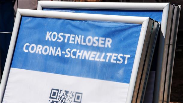 Test-Anbieter sind sauer auf „schwarze Schafe“ Kostenlos sind die Corona-Schnelltests nur für Bürger. Der Bund vergütet das Angebot mit bis zu 18 Euro pro Test. Dies hat auch Kriminelle angelockt.