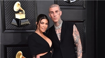 Kourtney Kardashian und Travis Barker haben ihre Beziehung im Februar 2021 öffentlich gemacht.