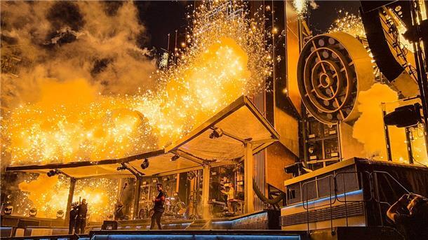 Krach, Blitz, Bumm: Die Live-Shows von Rammstein sind für ihren exzessiven Einsatz von Pyrotechnik berühmt. Auf den Schultern der Pyrotechniker lastet eine enorme Verantwortung.