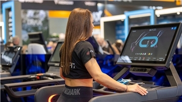 Kraft trainieren Krafttraining und Fitnesstraining gehört auch unter Jugendlichen zu den beliebten Sportarten.