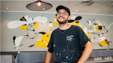 Krashkid ist bekannt für seine Graffitis.