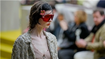 Kreation aus der Herbst-Winter-Kollektion 2023-24 von Gucci.