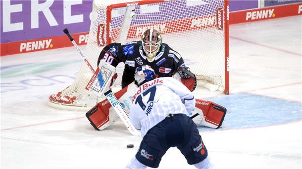 Die Topstürmer führen die Pinguins gegen München zum Sieg Kristers Gudlevskis, der hier gegen Tiro Hirose pariert, feierte seinen dritten „shut-out“.