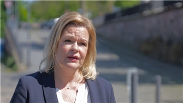 Kündigte bereits wegen der vielen illegalen Einreisen eine stärkere Schleierfahndung an den Grenzen zu Polen und Tschechien an: Nancy Faeser.