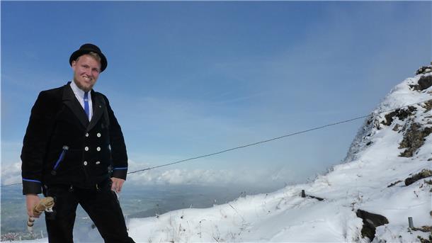 Küstenkerl im Schneemeer: Seine Walz führte den Zimmermann-Gesellen Eike Puschies aus Midlum natürlich auch in die Berge - wie hier ins Allgäu.