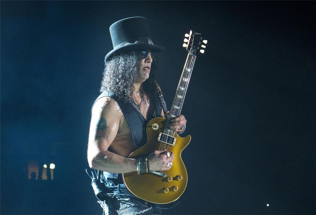Kultgitarrist Slash ist mit seinem Konzertfilm „Live at the „S.E.R.P.E.N.T. Festival“ für einen Tag im Kino zu sehen.