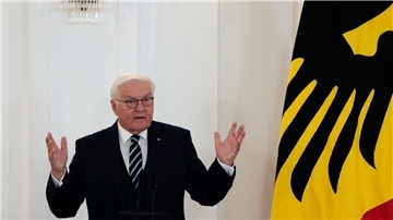 Kurz vor dem 35. Jahrestag der Deutschen Einheit richtet der Bundespräsident eine Mahnung an alle in Ost und West.