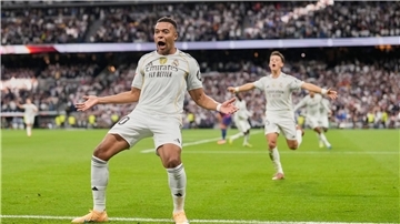 Real setzt sich mit Clásico-Sieg von Barcelona ab Kylian Mbappé brachte Real Madrid gegen Barcelona in Führung.