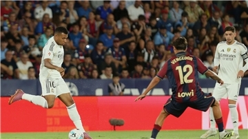 Kylian Mbappé trifft gegen Levante doppelt.