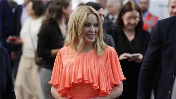 Kylie Minogue hat ihre Hotpants im Museum besucht Kylie Minogue war im Museum.