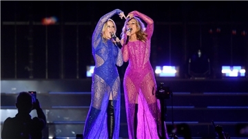 Kylie und Dannii Minogue beim WorldPride Eröffnungskonzert in Sydney.