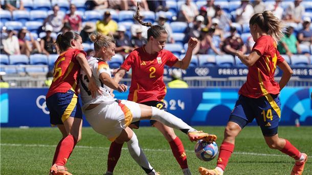 Kapitänin Popp lässt Zukunft im Nationalteam offen Lässt ihre Zukunft im Nationalteam offen: Alexandra Popp