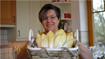 Landfrau Agnes Dahl aus Misselwarden zaubert leckere Kreationen aus Chicorée. Muffins, Suppe, Flammkuchen und Spaghetti bekommen durch die Pflanze eine ganz besondere Note.