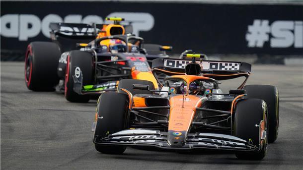 Norris besteht Nerventest in Singapur vor Verstappen Lando Norris rast in Singapur zur Pole.
