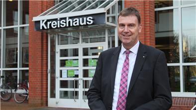 Landrat Kai-Uwe Bielefeld im Gespräch mit der NORDSEE-ZEITUNG.