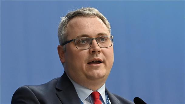Landrat Marco Prietz fordert mehr Wertschätzung für die ehrenamtlich tätigen Kommunalpolitiker und stellt klar: Beleidigungen und Bedrohungen gehen gar nicht. 