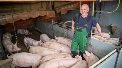 Landwirt Enno Garbade leitet einen Schweinezuchtbetrieb in Bramstedt. Dass die Mehrheit der Supermarkt-Kunden in Folge des Tönnies-Skandals bewusster einkaufen wird, hält er für unrealistisch.