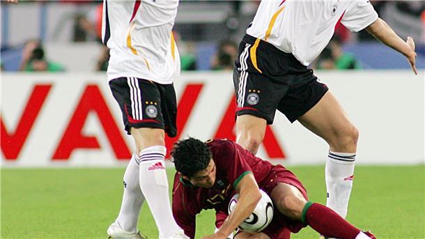 Ronaldo feiert Rekord bei Premiere - Conceição wie der Papa Lange gab es für Cristiano Ronaldo (m) nichts zu holen gegen Deutschland.