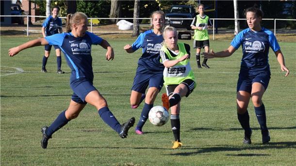 Lara Rook und ihre Wohnster Mitspielerinnen werden auch in der neuen Saison in der Frauenfußball-Landesliga auf Torejagd gehen.