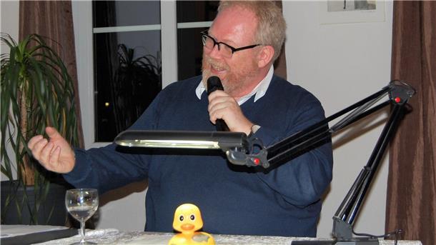 Lars Cohrs schnackte „locker vom Hocker“ über seine kuriosen Erlebnisse als Radiomoderator und begeisterte damit die Zuhörer. 