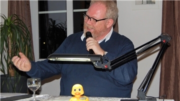 Lars Cohrs schnackte „locker vom Hocker“ über seine kuriosen Erlebnisse als Radiomoderator und begeisterte damit die Zuhörer. 