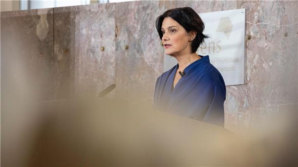 Friedenspreisträger: Annäherung an Putin ebnet Weg zum Krieg Laudatorin Katja Petrowskaja: „Neugier, Sehnsucht und Liebe“.
