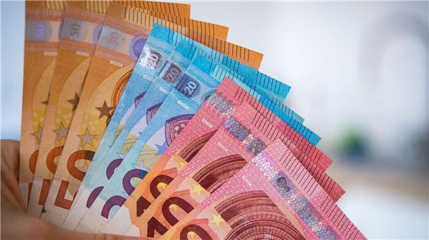 Kursgewinne und Zinsanstieg lassen Geldvermögen steigen Laut Bundesbank erhöhte sich das Geldvermögen der privaten Haushalte auf rund 7393 Milliarden Euro.