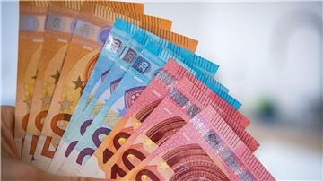 Laut Bundesbank erhöhte sich das Geldvermögen der privaten Haushalte auf rund 7393 Milliarden Euro.