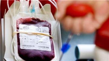 Laut DRK darf jeder Mensch Blut spenden, der fit und gesund ist. In der Corona-Pandemie ist die Spendebereitschaft aber leicht rückläufig. Manfred Iburg vom Blutspendedienst des DRK bittet deshalb darum, Blutspendetermine wahrzunehmen.