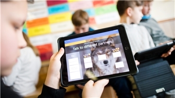 Laut einer Senatsantwort auf eine Anfrage der Grünen sollen alle Schüler-iPads bis zum Ende des ersten Quartals 2021 ausgeliefert sein.
