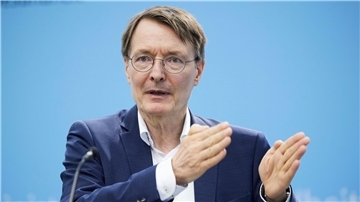 Laut Karl Lauterbach sind für den eigentlichen Prozess des Umbaus Hilfen „aus Mitteln von Bund und Ländern“ in Aussicht gestellt.