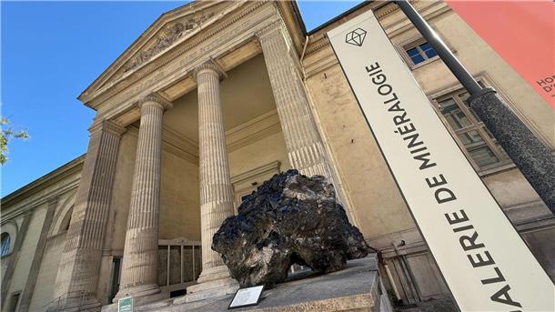 Seltene Goldnuggets aus Pariser Naturkundemuseum gestohlen Laut Museum haben die gestohlenen Objekte einen unschätzbaren kulturellen Wert.