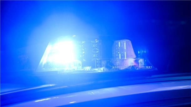 25-Jähriger bei Auseinandersetzung lebensgefährlich verletzt Lebensgefährliche Verletzungen hat ein 25-Jähriger bei einer Auseinandersetzung in Wolfsburg erlitten. (Symbolbild)