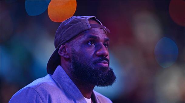 Wegen Rückenschmerzen: LeBron James verpasst NBA-Start LeBron James hat Rückenschmerzen und verpasst den Saisonstart der NBA. (Archivfoto)