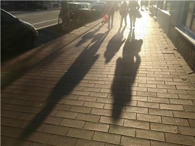 Die soziale Schere klafft in Lehe am sichtbarsten auseinander. Nirgends in der Stadt Bremerhaven führen so viele Menschen ein Schattendasein wie in diesem Stadtteil. 