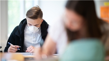 Lehrermangel und Unterrichtsausfall sind an einigen Schulen in Bremerhaven so groß, dass Personal von anderen Schulen aushelfen muss.