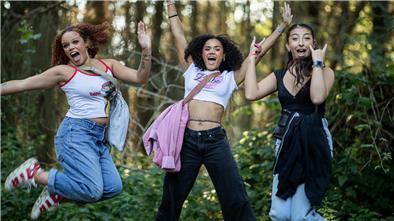 Bildergalerie: Die Gesichter des Deichbrands 2025 Leichtigkeit, Freundschaft und ein Gefühl, das bleibt.