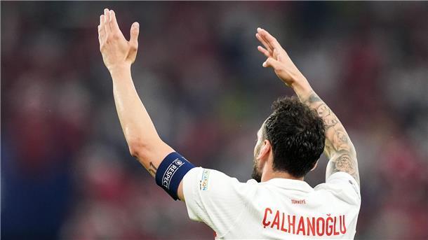 Leistungsträger Hakan Calhanoglu wird im Achtelfinale zur zugucken dürfen.