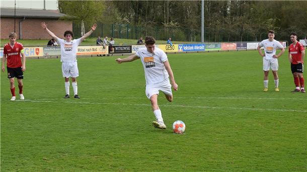 Lenn Spremberg - hier beim Elfmeter gegen Braunschweig - erzielte den einzigen Treffer der Gastgeber bei der 1:5-Pleite gegen Nordwest.