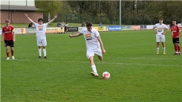 Lenn Spremberg - hier beim Elfmeter gegen Braunschweig - erzielte den einzigen Treffer der Gastgeber bei der 1:5-Pleite gegen Nordwest.