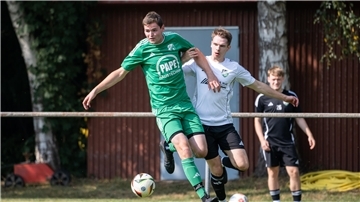 Lennart Bredehöft (links) erwartet am Sonnabend mit dem SV Anderlingen auf eigenem Platz den Rotenburger SV II. Söhnke Hauschild will mit der SV Ippensen/Wohnste in Sottrum punkten.