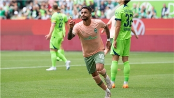 Leonardo Bittencourt bleibt Werder Bremen länger erhalten.