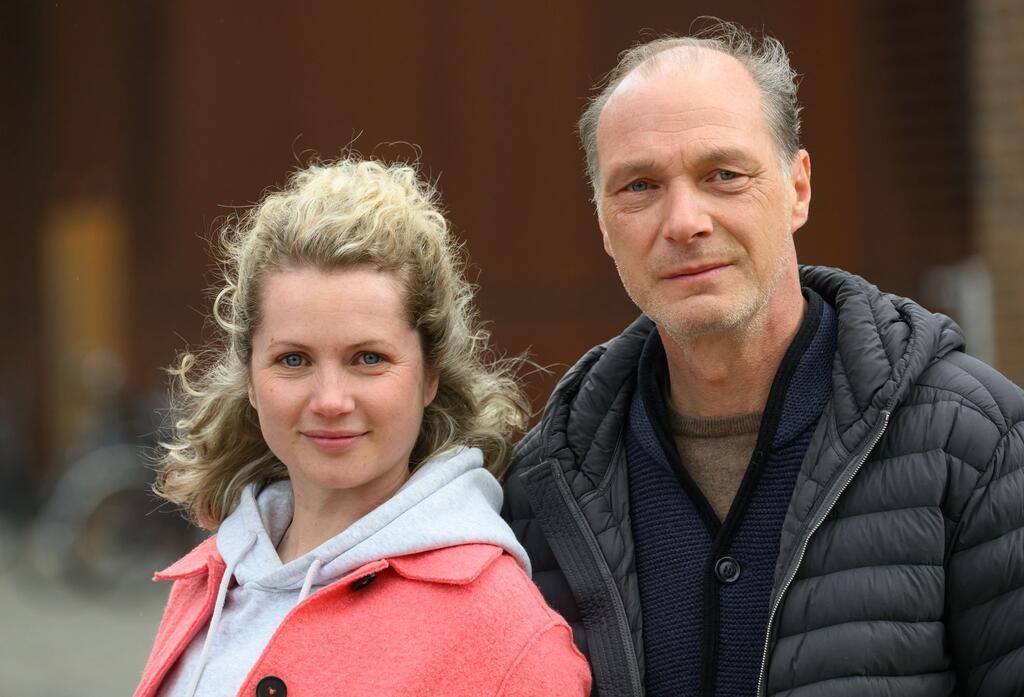 Leonie Winkler (Cornelia Gröschel) und Peter Michael Schnabel (Martin Brambach) ermitteln nach dem Abschied der Kollegin Karin Gorniak (Karin Hanczewski) im Dresdner Tatort „Siebenschläfer“ alleine.