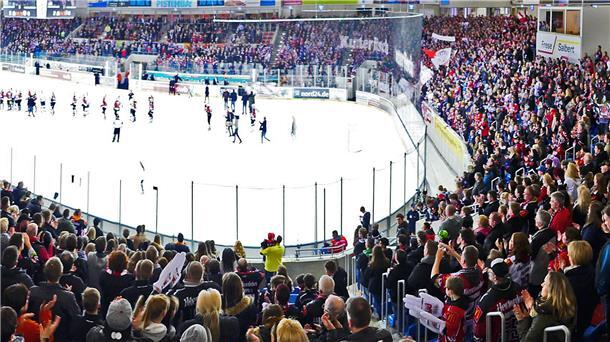 Politik und Sport für mehr Mut bei Lockerungen Letztes Playoff-Viertelfinale der DEL in der Eisarena mit den Fans der Fischtown Pinguins.