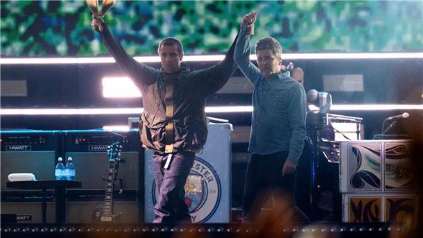 Liam und Noel Gallagher sind wieder auf der Bühne vereint.