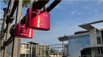 Liebesschlösser sollen die ewige Liebe besiegeln.