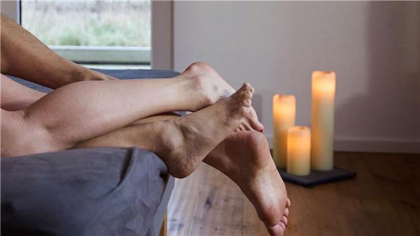 Umfrage: Sex- und Sozialleben von Inflationsgefühl gedämpft Liebestöter Inflation? Manche Erwachsene sagen, dass die Inflation sie in ihrer Lust auf Sex hemme.