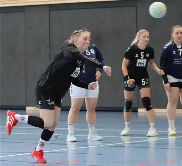 Sittenser Handballerinnen erkämpfen sich den Derbysieg Lilly Flemming zeigte einmal mehr gute Nerven am Siebenmeter-Punkt, verwandelte fünf von sieben Strafwürfen.